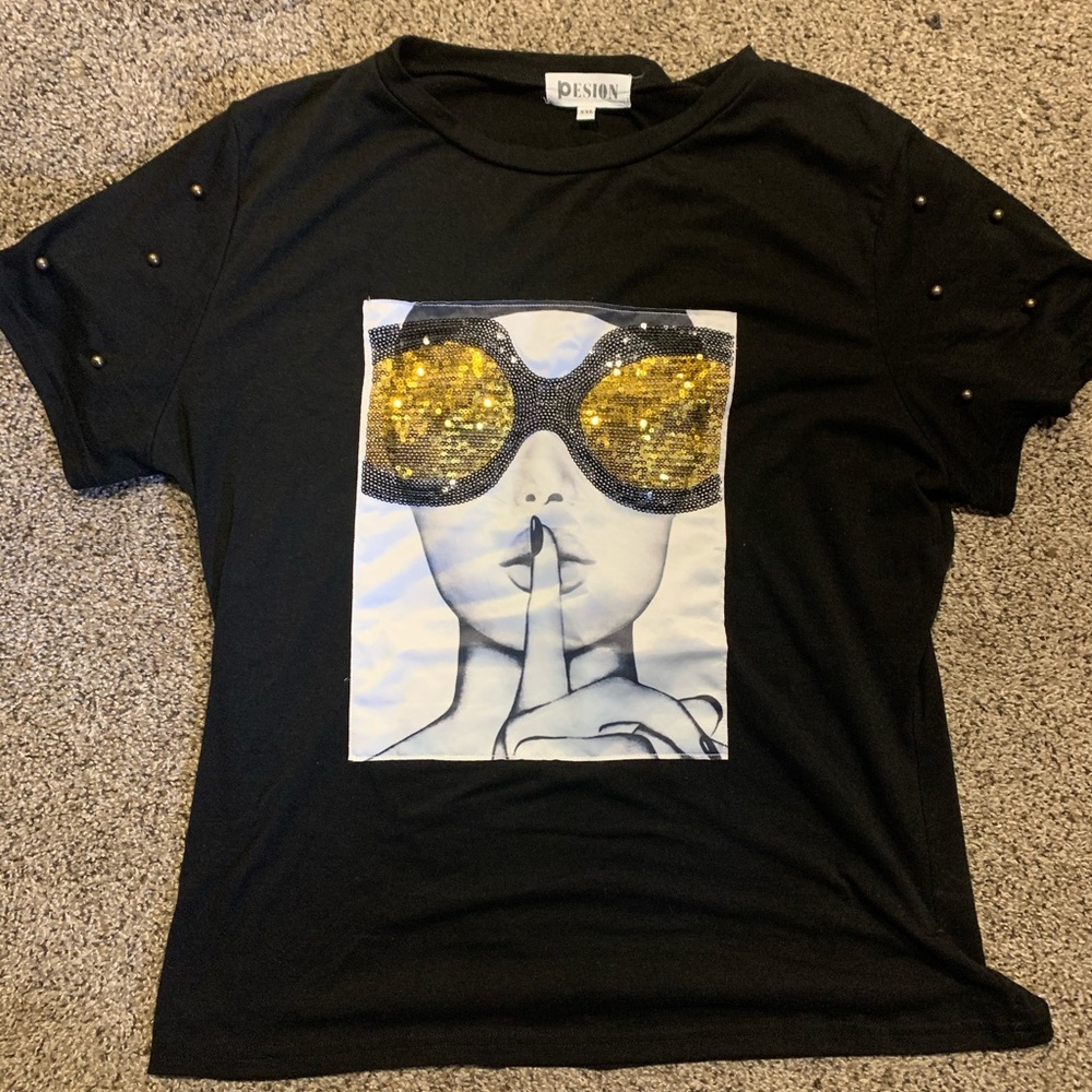 Women’s graphic t shirt